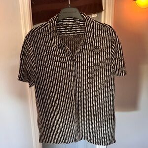 Express geometric crotchet short sleeve shirt.